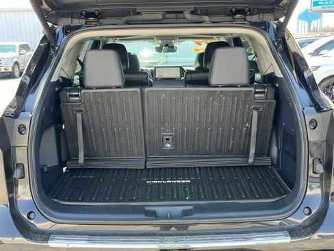 Used 2024 Toyota Highlander XLE image 12