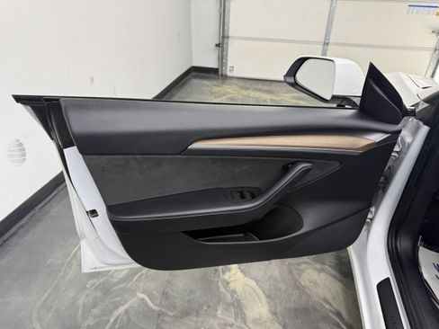 Used 2021 Tesla Model 3 Standard Range Plus RWD image 11