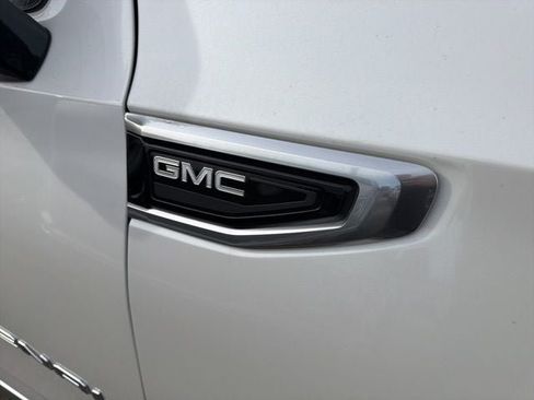 Used 2022 GMC Yukon XL Denali AWD/4WD image 12