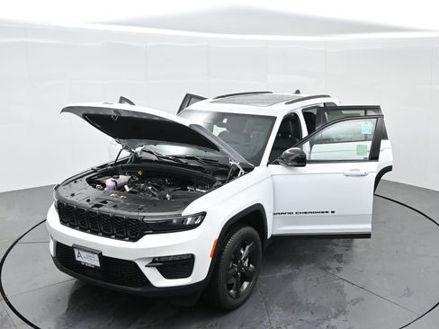 New 2025 Jeep Grand Cherokee Limited w/ Black Appearance Package image 38