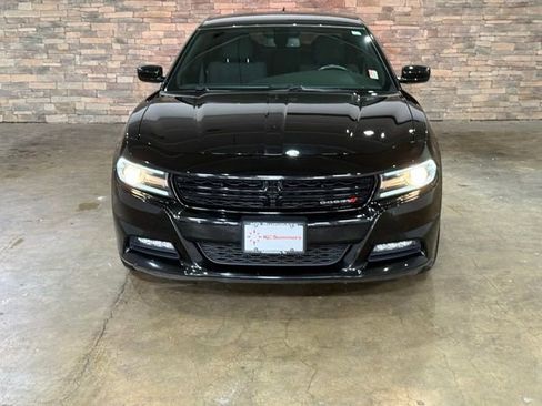 Used 2017 Dodge Charger SXT AWD/4WD image 2