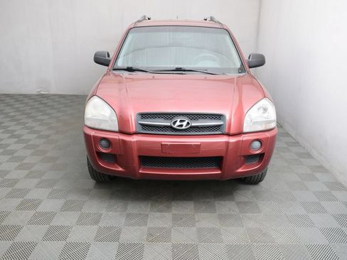 Used 2005 Hyundai Tucson GL FWD image 2