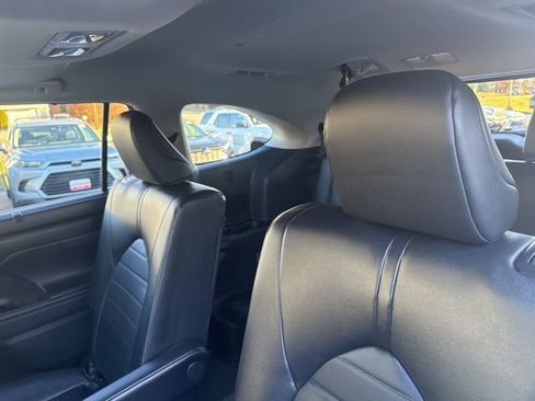 Certified 2023 Toyota Highlander XLE image 15