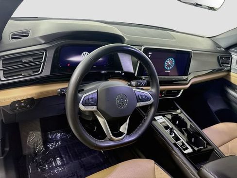 Certified 2024 Volkswagen Atlas Cross Sport SE w/ Panoramic Sunroof Package AWD/4WD image 9