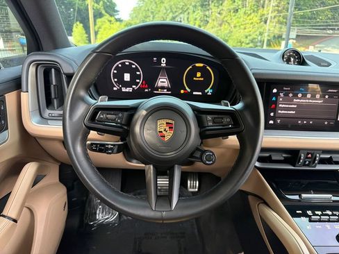 Used 2024 Porsche Cayenne S AWD/4WD image 49