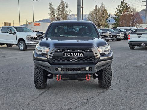 Used 2018 Toyota Tacoma TRD Off-Road w/ Technology Package image 11