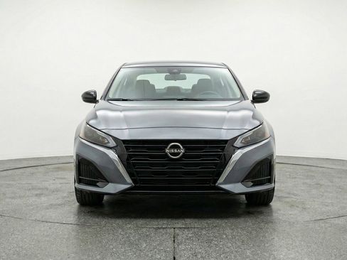 Used 2025 Nissan Altima 2.5 SV image 2