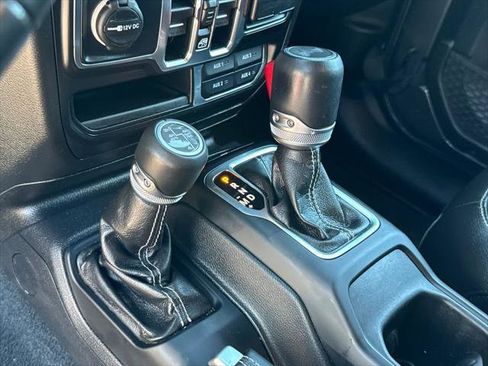 Certified 2022 Jeep Wrangler Unlimited Sahara w/ Cold Weather Group AWD/4WD image 27