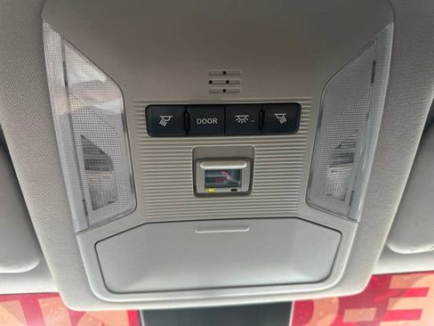 Used 2021 Toyota RAV4 LE FWD image 17