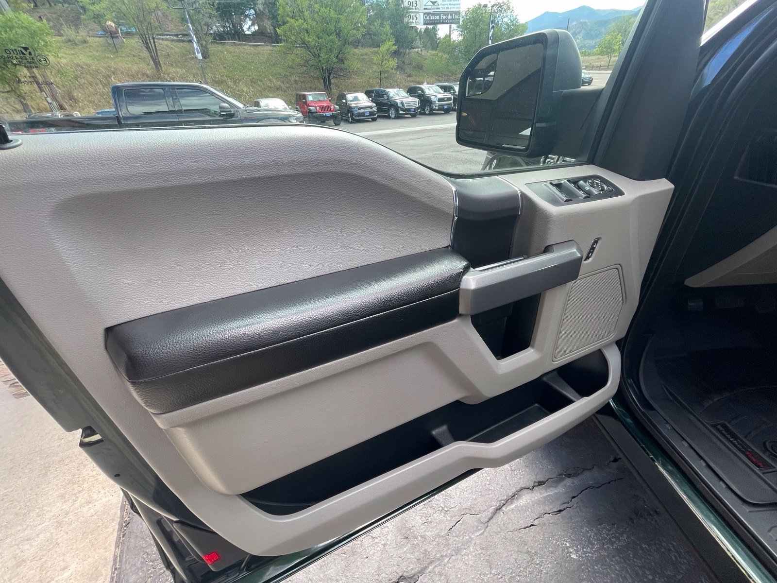 Used 2015 Ford F150 XLT AWD/4WD image 22