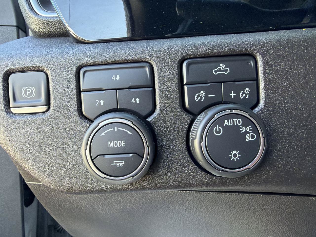 Used 2024 Chevrolet Silverado 3500 LT AWD/4WD image 16