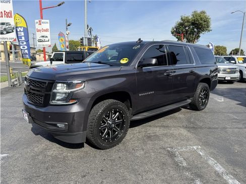 Used 2017 Chevrolet Suburban LT image 9
