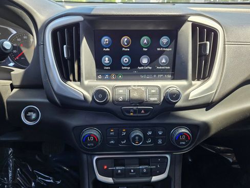 Used 2022 GMC Terrain SLT w/ Infotainment Package II FWD image 12