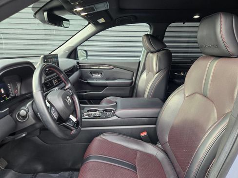 Used 2025 Honda Pilot Black Edition image 27