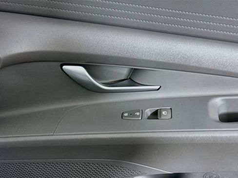Used 2023 Hyundai Elantra SEL FWD image 33