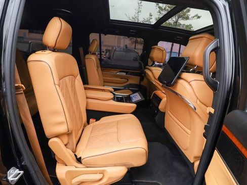 Used 2022 Jeep Grand Wagoneer Series III w/ Rear Seat Video Group 1 image 60