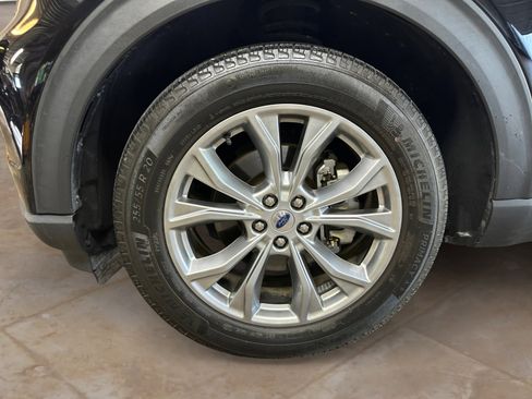 Used 2024 Ford Explorer XLT w/ Equipment Group 202A RWD image 31