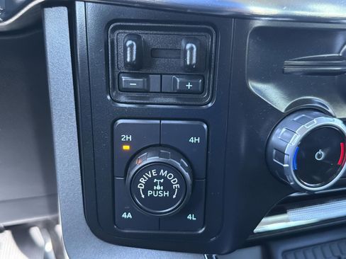 Used 2023 Ford F150 Lariat w/ Trailer Tow Package image 19