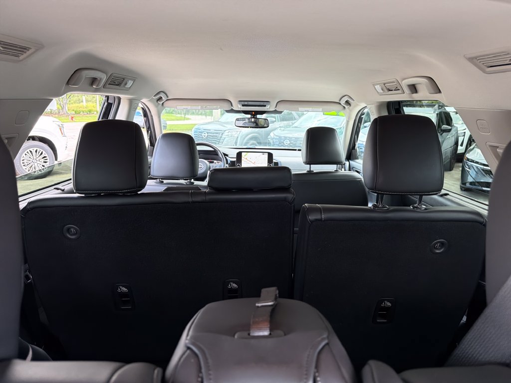 Used 2022 Nissan Pathfinder SL FWD image 36