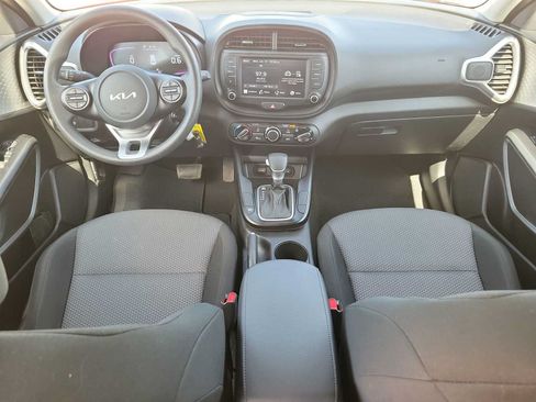 Used 2025 Kia Soul LX w/ LX Technology Package FWD image 13