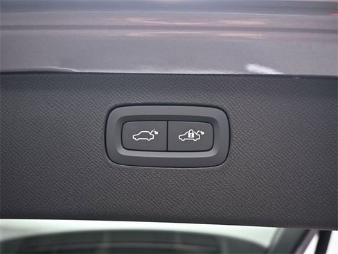 New 2026 Volvo XC90 B6 Plus w/ Protection Package Premier image 33