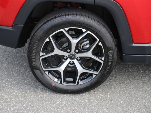 Used 2026 Jeep Compass Limited AWD/4WD image 9