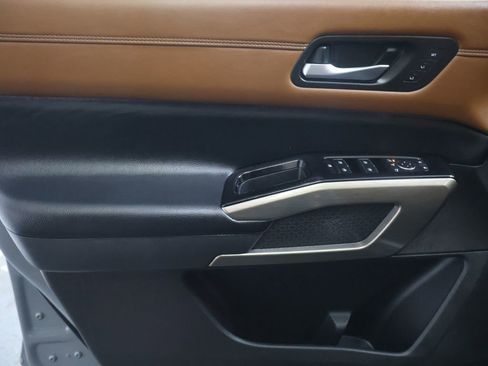 Used 2022 Nissan Pathfinder Platinum image 17