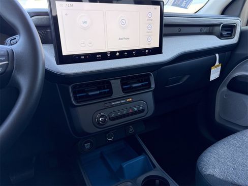New 2025 Ford Maverick XLT image 38