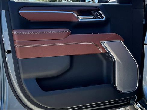 Used 2025 GMC Sierra 3500 Denali Ultimate image 16