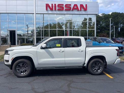 Certified 2025 Nissan Frontier SV image 2