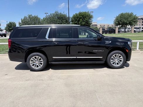 Used 2024 GMC Yukon XL Denali AWD/4WD image 3