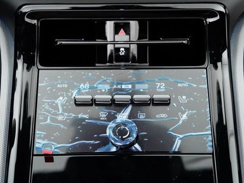 Certified 2025 Porsche Panamera 4 AWD/4WD image 18