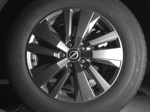 Used 2025 Nissan Pathfinder SV FWD image 17