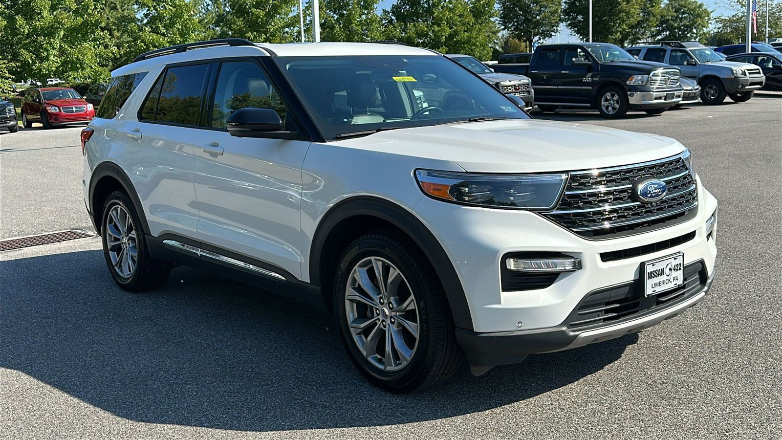 Used 2022 Ford Explorer XLT w/ Equipment Group 202A AWD/4WD image 2