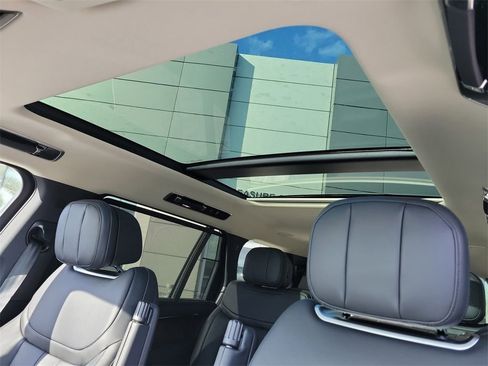 New 2025 Land Rover Range Rover Long Wheelbase SE image 28