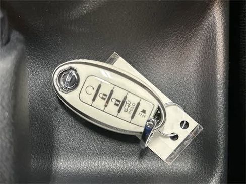 Used 2020 Nissan Versa SR image 32