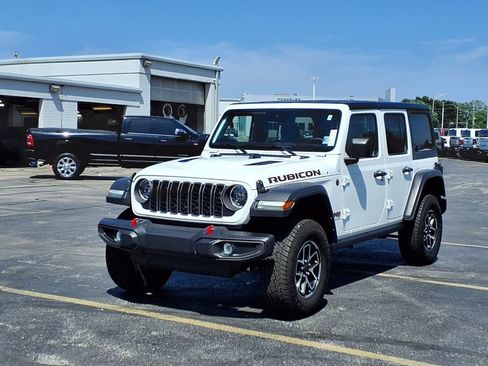 Used 2025 Jeep Wrangler Unlimited Rubicon AWD/4WD image 2