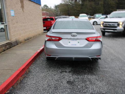 Used 2020 Toyota Camry SE image 5