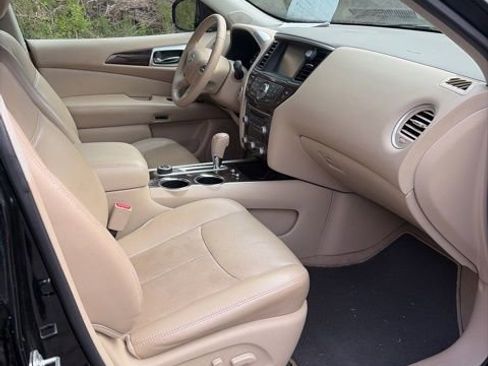 Used 2015 Nissan Pathfinder Platinum w/ Family Entertainment Package image 19