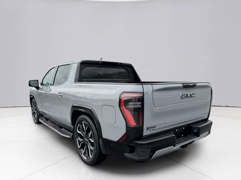 Used 2024 GMC Sierra EV Denali AWD/4WD image 12