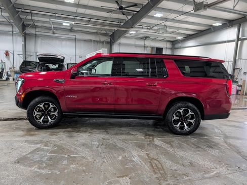 Used 2025 GMC Yukon XL AT4 image 6