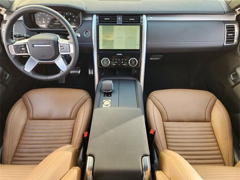 Used 2024 Land Rover Discovery Dynamic SE image 24