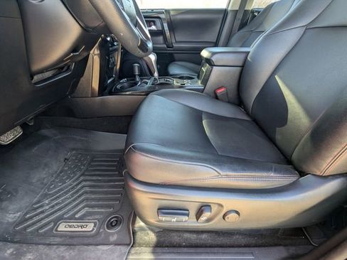 Used 2022 Toyota 4Runner TRD Off-Road Premium w/ Moonroof Package AWD/4WD image 18