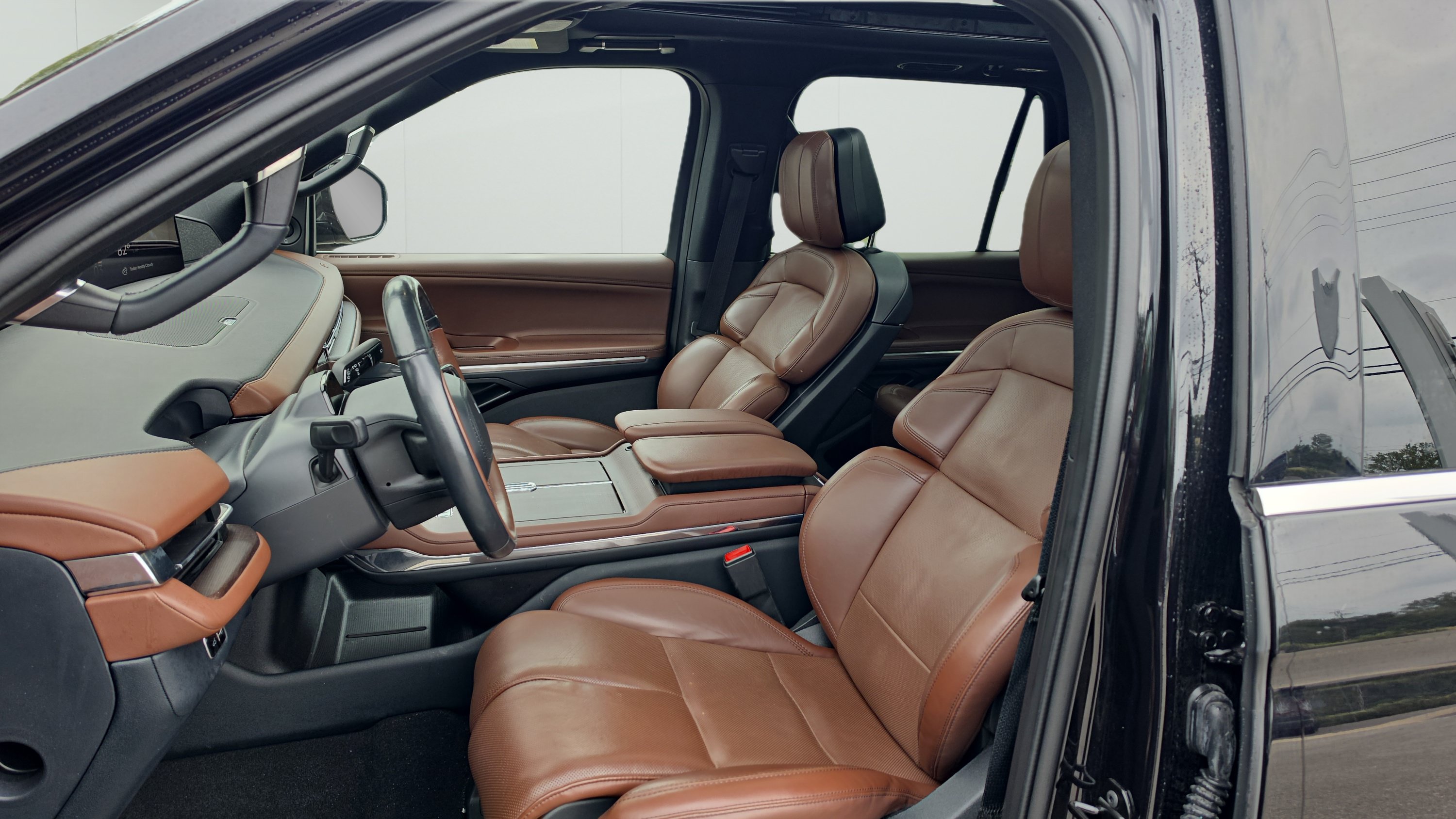 Used 2025 Lincoln Navigator Reserve AWD/4WD image 9