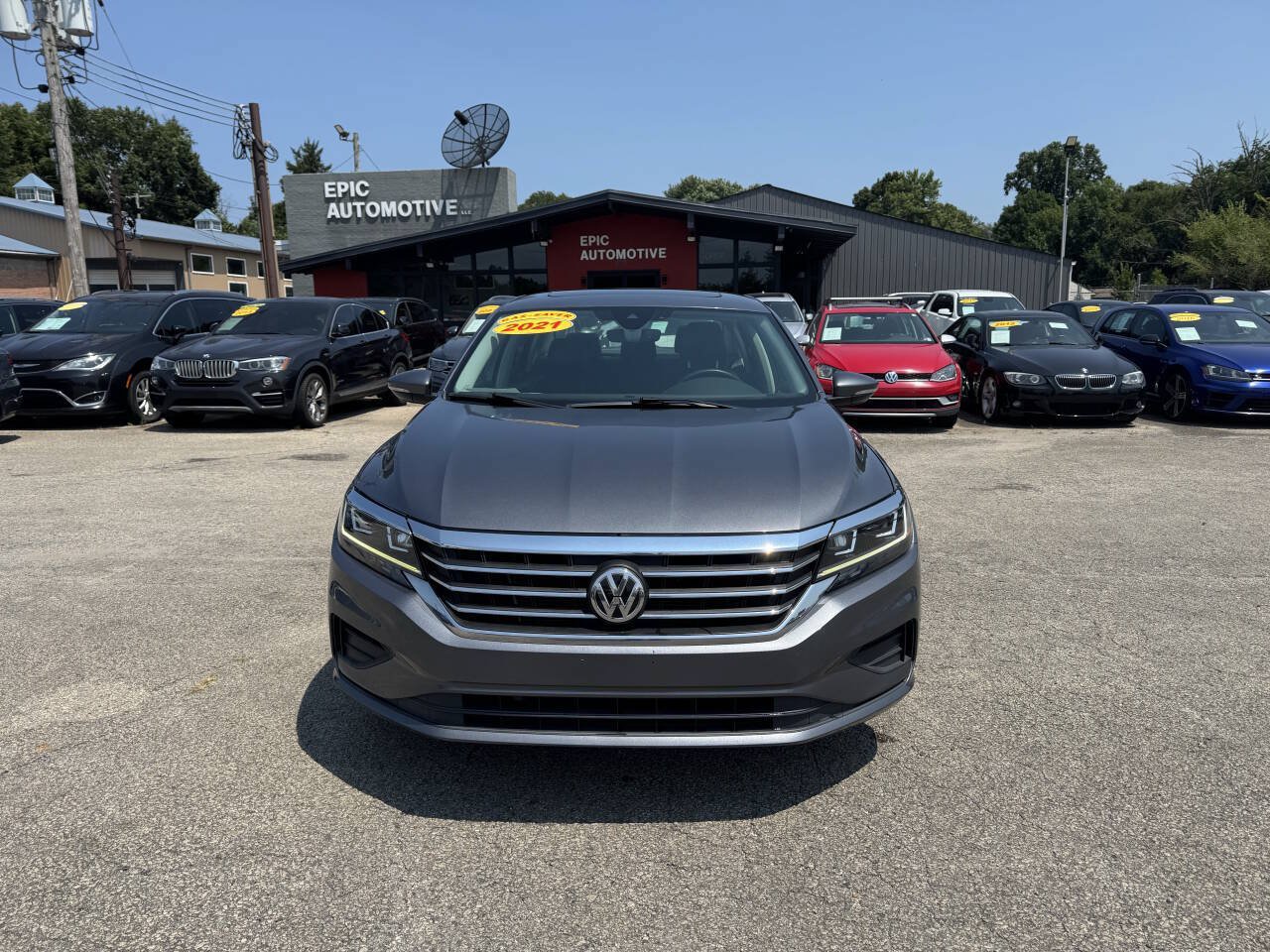 Used 2021 Volkswagen Passat 2.0T SE FWD image 2