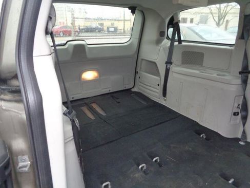Used 2009 Dodge Grand Caravan SXT image 10