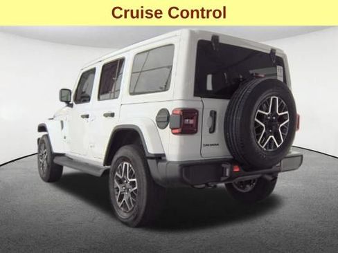 Used 2026 Jeep Wrangler Unlimited Sahara AWD/4WD image 8