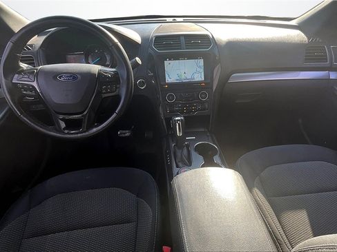 Used 2018 Ford Explorer XLT w/ XLT Technology Feature Bundle image 7