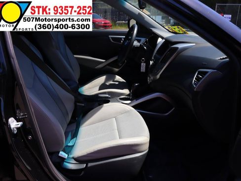 Used 2013 Hyundai Veloster w/ Style Pkg FWD image 19