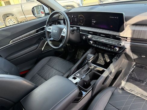 Used 2025 Kia Telluride SX w/ SX Captain's Chair Package FWD image 30